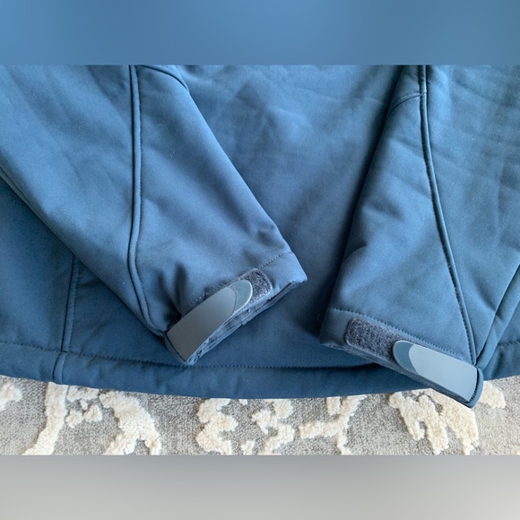 Men’s Kirkland Signature Softshell Water Resistant Jacket Fleecy size Medium - Picture 4 of 4